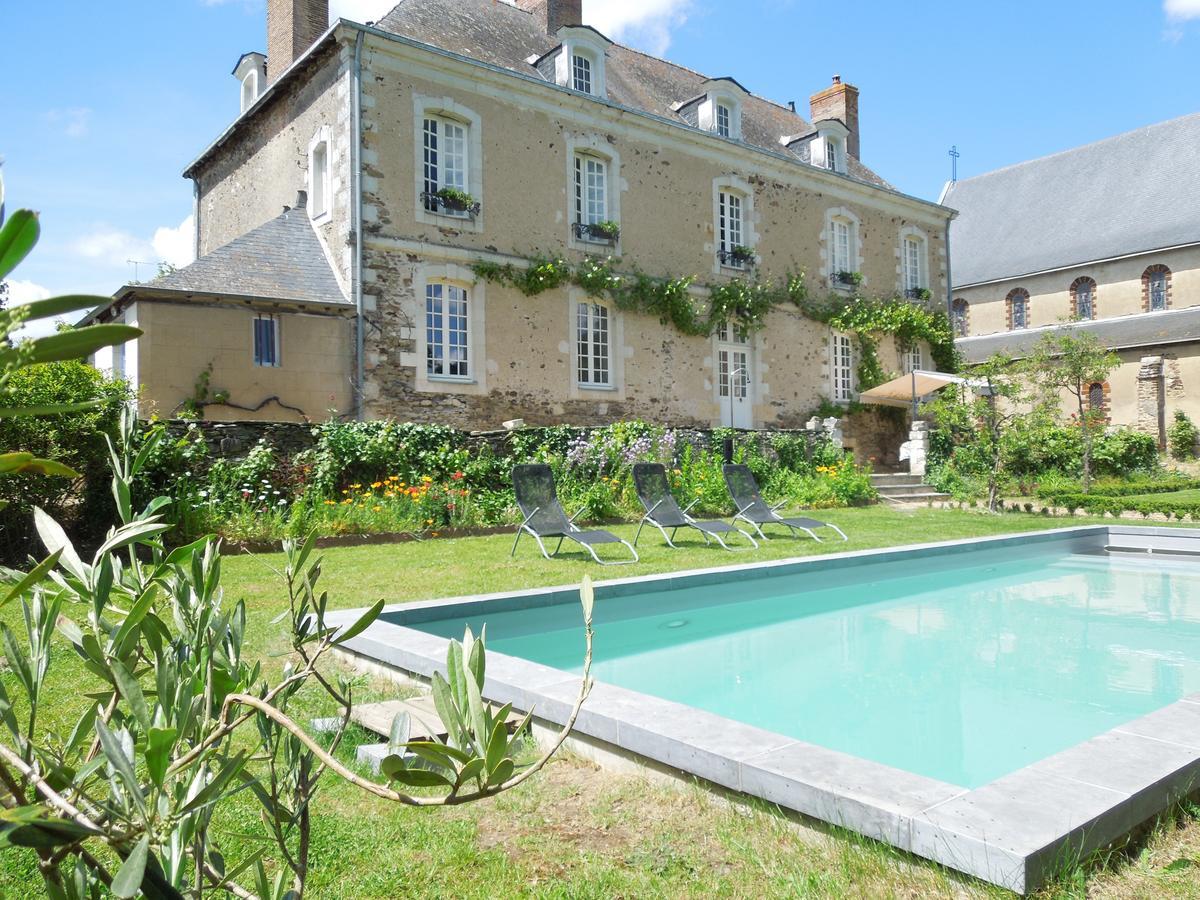 Le Presbytere Du Vigneau Menil Екстер'єр фото