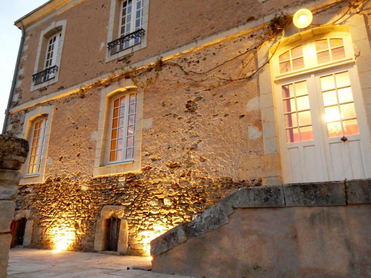 Le Presbytere Du Vigneau Menil Екстер'єр фото